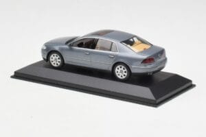 Volkswagen Phaeton 3D Grey Minichamps 1:43 3D0099300GPR7Q Diecast — photo 3 of 4