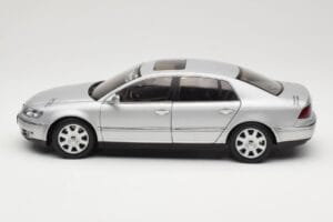 Volkswagen Phaeton D1 Silver Metallic AUTOart 1:18 79742 Diecast — photo 4 of 8