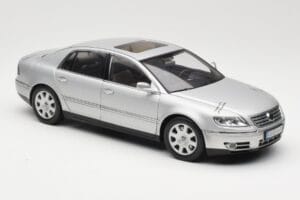 Volkswagen Phaeton D1 Silver Metallic AUTOart 1:18 79742 Diecast — photo 6 of 8