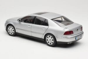 Volkswagen Phaeton D1 Silver Metallic AUTOart 1:18 79742 Diecast — photo 7 of 8
