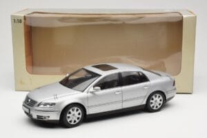Volkswagen Phaeton D1 Silver Metallic AUTOart 1:18 79742 Diecast — photo 8 of 8