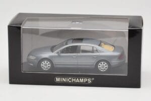 Volkswagen Phaeton Light Blue Metallic Minichamps 1:43 VW002 Diecast — photo 4 of 4