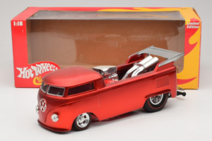 Volkswagen T1 Truck Red Hot Wheels 1:18 J2895 Diecast — photo 8 of 8