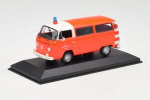 Volkswagen T2 Bus Fire Department Frankfurt Minichamps 1:43 400053091-R Diecast — photo 2 of 4
