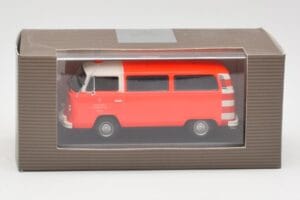 Volkswagen T2 Bus Fire Department Frankfurt Minichamps 1:43 400053091-R Diecast — photo 4 of 4