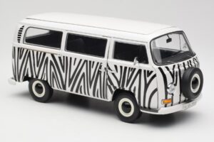Volkswagen T2a Bus Safari Schuco 1:18 00191 Diecast — photo 6 of 8