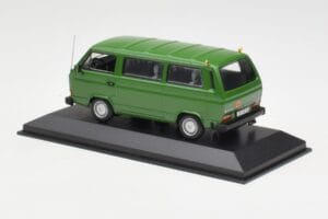 Volkswagen T3 Bus Green Minichamps 1:43 400055000 Diecast — photo 3 of 4