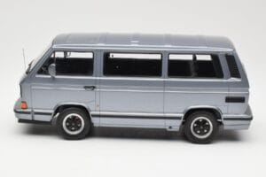 Volkswagen T3 Porsche B32 Minibus Blue KK-Scale 1:18 KKDC180221 Diecast — photo 3 of 6