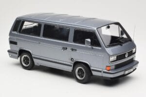 Volkswagen T3 Porsche B32 Minibus Blue KK-Scale 1:18 KKDC180221 Diecast — photo 4 of 6