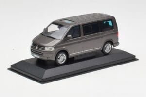 Volkswagen T5 Bus Bronze Metallic Minichamps 1:43 4039378412203 Diecast — photo 2 of 4