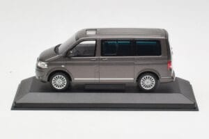 Volkswagen T5 Bus Bronze Metallic Minichamps 1:43 4039378412203 Diecast