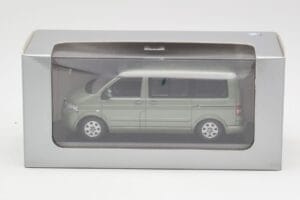 Volkswagen T5 Bus Fresco Green Minichamps 1:43 T5001-B Diecast — photo 4 of 4