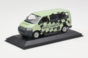 Volkswagen T5 Bus Green Minichamps 1:43 T5002 Diecast — photo 2 of 4