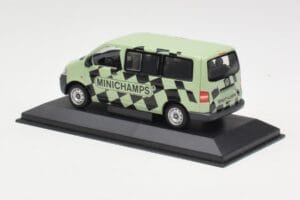 Volkswagen T5 Bus Green Minichamps 1:43 T5002 Diecast — photo 3 of 4