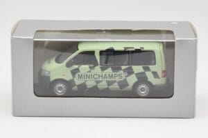 Volkswagen T5 Bus Green Minichamps 1:43 T5002 Diecast — photo 4 of 4