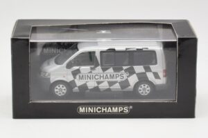 Volkswagen T5 Bus Minichamps Edition Minichamps 1:43 400052202 Diecast — photo 4 of 4