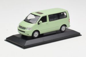 Volkswagen T5 Multivan California Lime Green Dealer Minichamps 1:43 400052201-D1 Diecast — photo 2 of 4