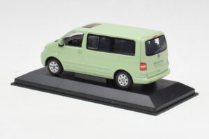 Volkswagen T5 Multivan California Lime Green Dealer Minichamps 1:43 400052201-D1 Diecast — photo 3 of 4