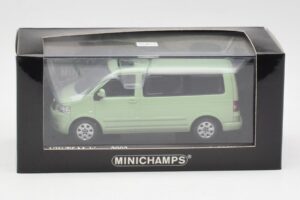 Volkswagen T5 Multivan California Lime Green Minichamps 1:43 400052201 Diecast — photo 4 of 4