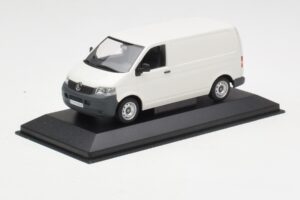 Volkswagen T5 Transporter White Minichamps 1:43 T5002-B Diecast — photo 2 of 4