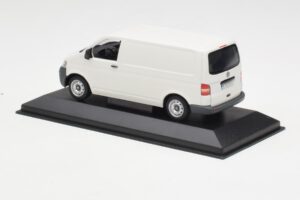 Volkswagen T5 Transporter White Minichamps 1:43 T5002-B Diecast — photo 3 of 4