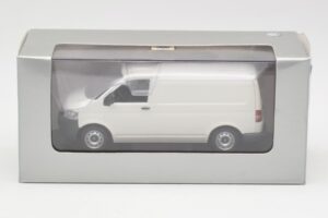 Volkswagen T5 Transporter White Minichamps 1:43 T5002-B Diecast — photo 4 of 4