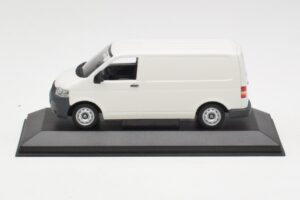 Volkswagen T5 Transporter White Minichamps 1:43 T5002-B Diecast