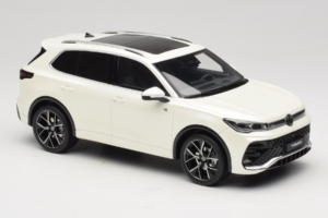 Volkswagen Tiguan R-Line Oryx White Pearl Otto 1:18 OT1219 Resin — photo 4 of 6