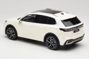 Volkswagen Tiguan R-Line Oryx White Pearl Otto 1:18 OT1219 Resin — photo 5 of 6