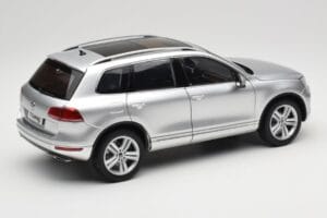 Volkswagen Touareg 7L Silver Metallic Kyosho 1:18 8821CS Diecast — photo 3 of 8