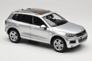 Volkswagen Touareg 7L Silver Metallic Kyosho 1:18 8821CS Diecast — photo 6 of 8