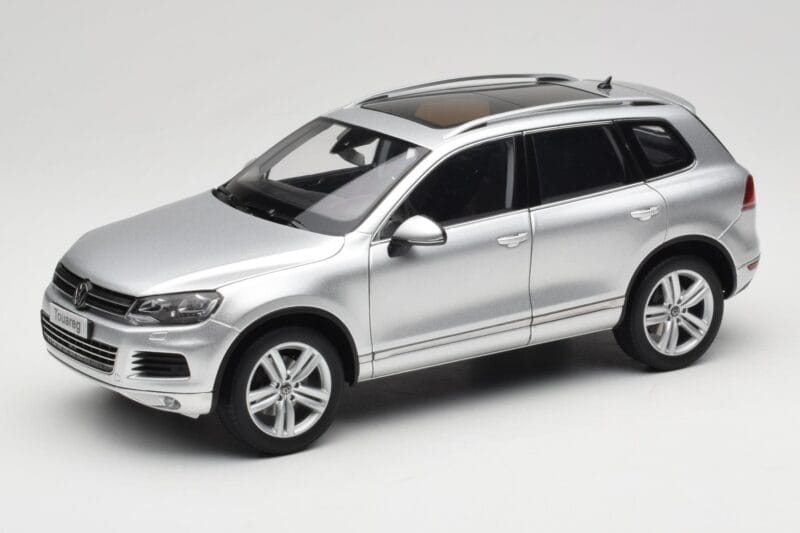 Volkswagen Touareg 7L Silver Metallic Kyosho 1:18 8821CS Diecast