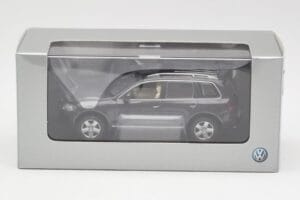 Volkswagen Touareg Grey Minichamps 1:43 TOUAREG001 Diecast — photo 4 of 4