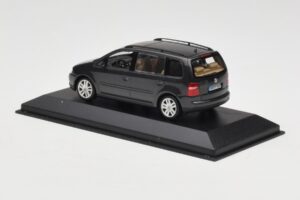 Volkswagen Touran 1T Dark Green Minichamps 1:43 400052101 Diecast — photo 3 of 4