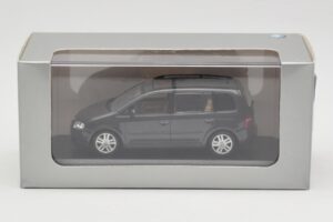 Volkswagen Touran 1T Dark Green Minichamps 1:43 400052101 Diecast — photo 4 of 4