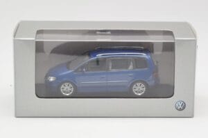 Volkswagen Touran Blue Minichamps 1:43 TOURAN002 Diecast — photo 4 of 4