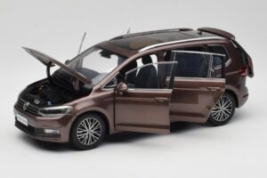 Volkswagen Touran 5T Brown Paudi Model 1:18 ZVE000003BRA Diecast — photo 2 of 8