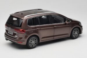 Volkswagen Touran 5T Brown Paudi Model 1:18 ZVE000003BRA Diecast — photo 3 of 8