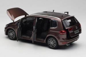 Volkswagen Touran 5T Brown Paudi Model 1:18 ZVE000003BRA Diecast — photo 5 of 8