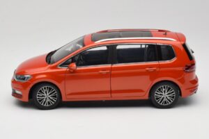Volkswagen Touran 5T Orange Paudi Model 1:18 ZVE000003ORA Diecast — photo 4 of 8