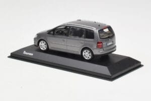 Volkswagen Touran Sport Platinum Grey Minichamps 1:43 TOURAN003 Diecast — photo 3 of 4