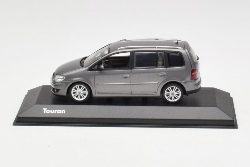 Volkswagen Touran Sport Platinum Grey Minichamps 1:43 TOURAN003 Diecast