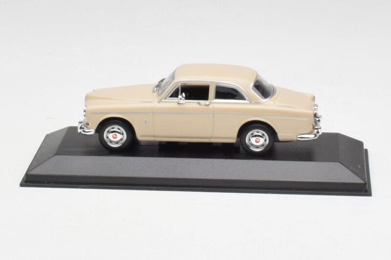 Volvo 121 Amazon Beige Minichamps 1:43 940171002 Diecast