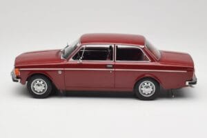 Volvo 142 Dark Red MCG 1:18 MCG18443 Diecast — photo 3 of 6