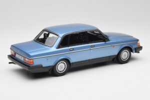 Volvo 240 GL Blue Metallic Minichamps 1:18 155171404 Diecast — photo 2 of 6