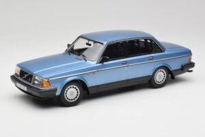 Volvo 240 GL Blue Metallic Minichamps 1:18 155171404 Diecast