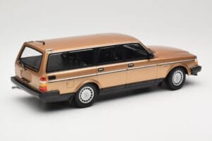Volvo 240 GL Estate Gold Metallic Minichamps 1:18 155171415 Diecast — photo 2 of 6
