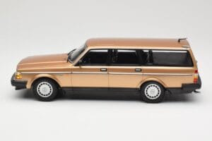 Volvo 240 GL Estate Gold Metallic Minichamps 1:18 155171415 Diecast — photo 3 of 6