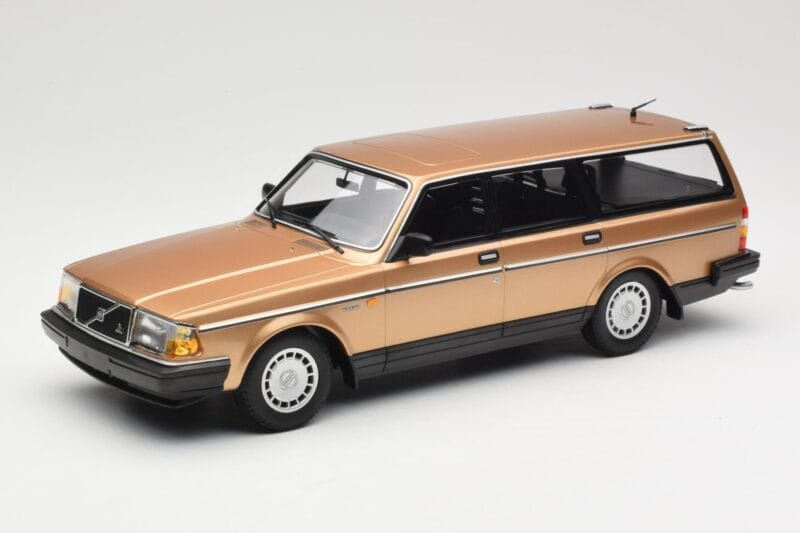Volvo 240 GL Estate Gold Metallic Minichamps 1:18 155171415 Diecast