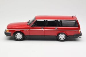 Volvo 240 GL Estate Red Minichamps 1:18 155171411 Diecast — photo 3 of 6